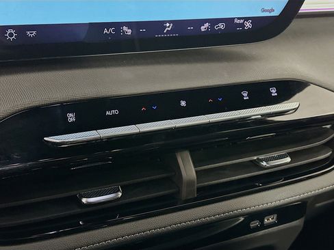 Used 2025 Buick Enclave Preferred image 24