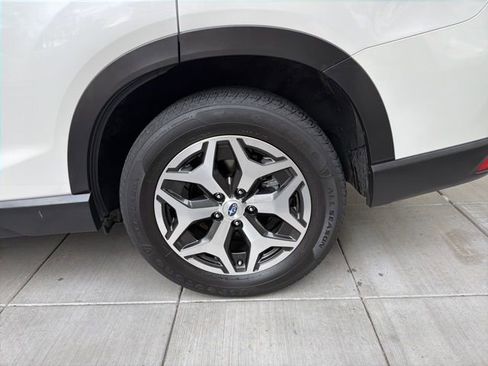 Used 2022 Subaru Forester Premium image 12