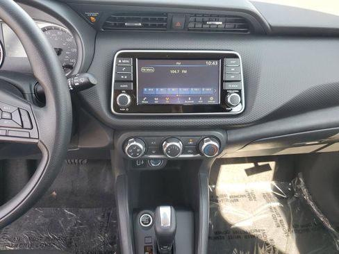 New 2025 Nissan Kicks Play S image 7