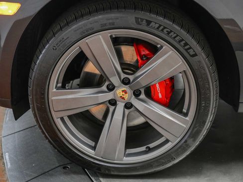 Certified 2025 Porsche Macan S AWD/4WD image 12