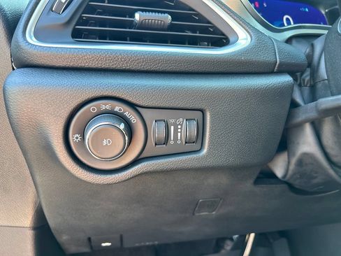 Used 2022 Chrysler Pacifica Limited w/ S Appearance Package FWD image 21