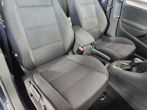 Used 2012 Volkswagen Golf 4-Door FWD image 11