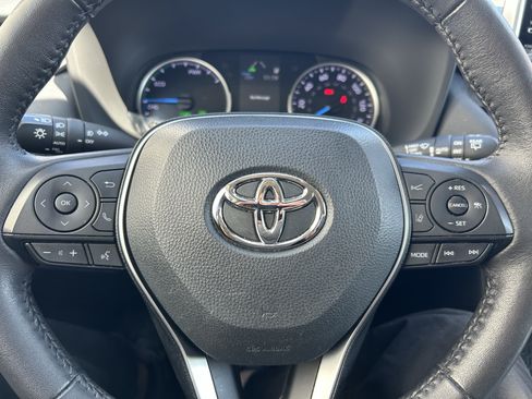 Certified 2022 Toyota RAV4 XLE Premium AWD/4WD image 16