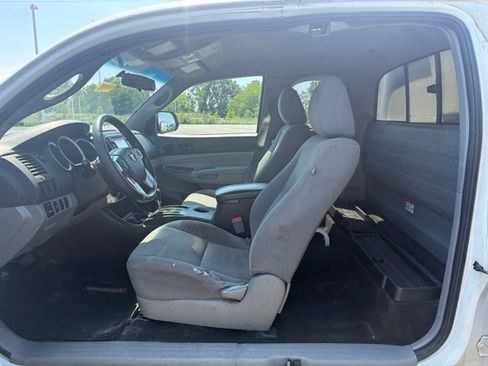 Used 2015 Toyota Tacoma PreRunner w/ Convenience Package RWD image 11