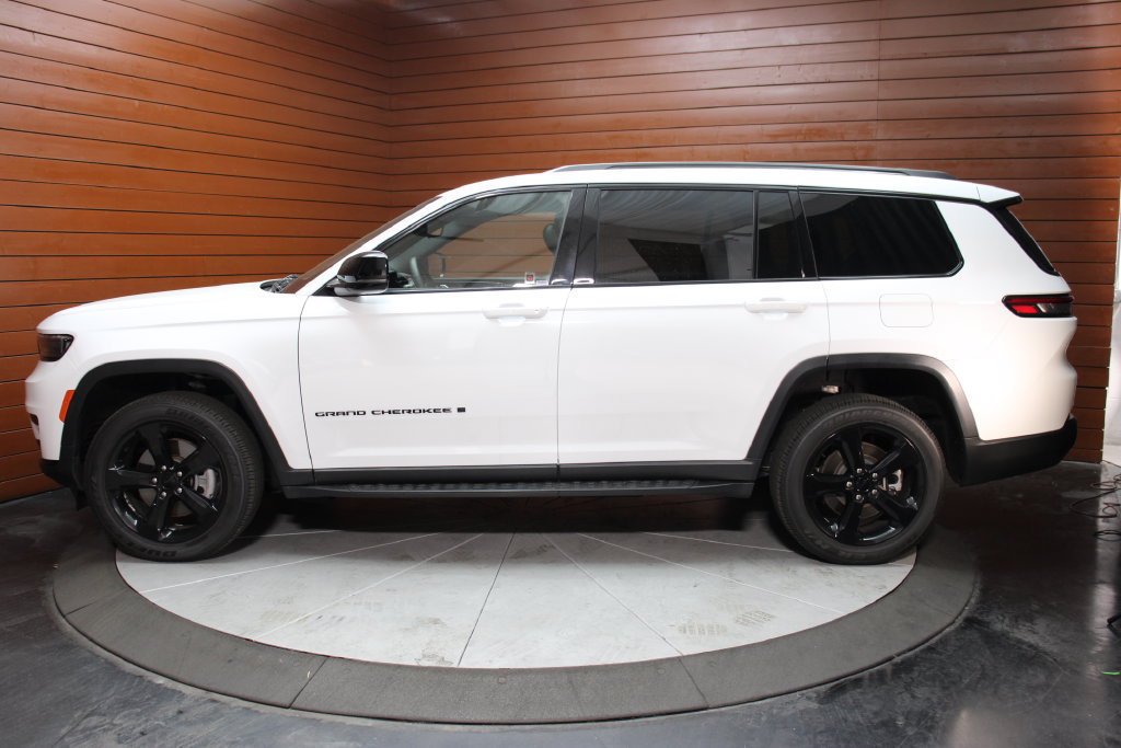 Used 2023 Jeep Grand Cherokee L Laredo RWD image 27