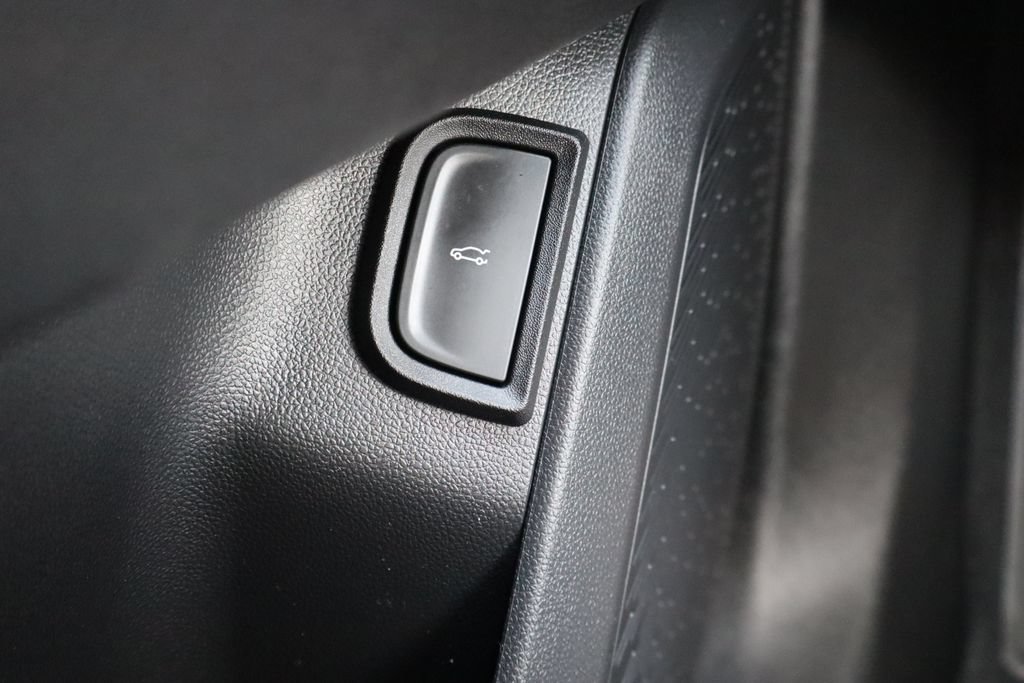 Used 2025 Chevrolet Equinox ACTIV w/ Safety and Technology Package FWD image 18