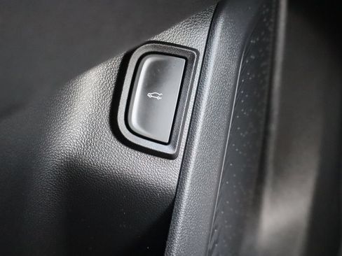 Used 2025 Chevrolet Equinox ACTIV w/ Safety and Technology Package FWD image 18