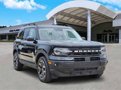 Used 2022 Ford Bronco Sport Outer Banks w/ Tech Package image 2