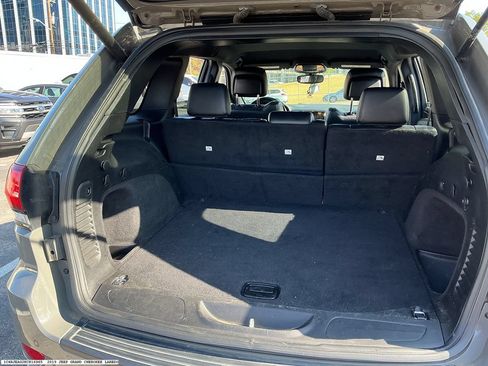 Used 2019 Jeep Grand Cherokee Altitude RWD image 6