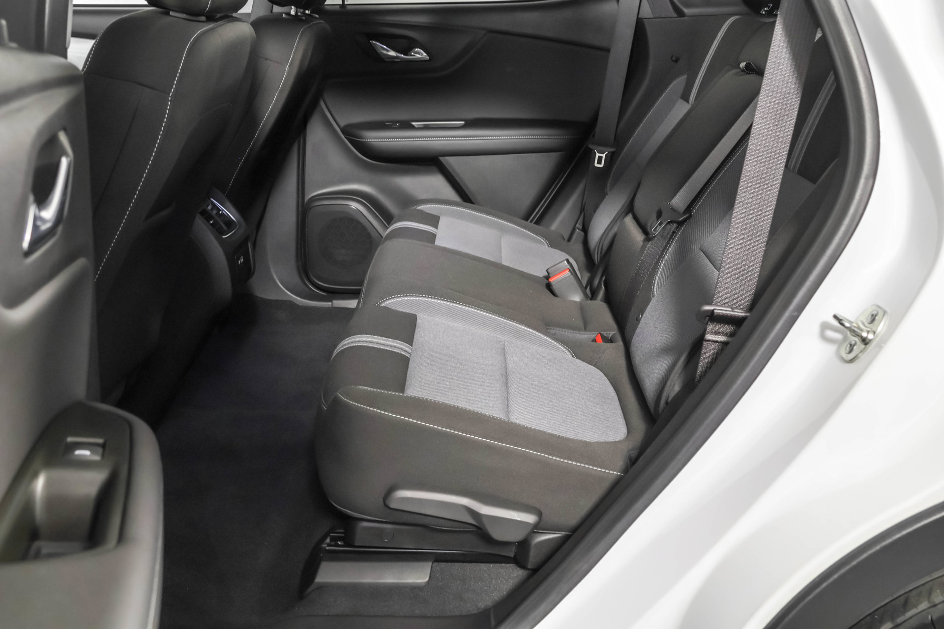 Used 2024 Chevrolet Blazer LT w/ Convenience Package FWD image 35
