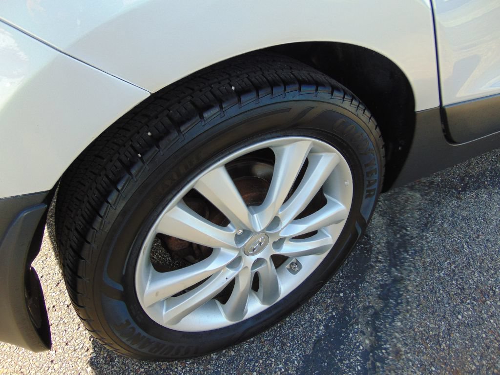 Used 2013 Hyundai Tucson Limited AWD/4WD image 28