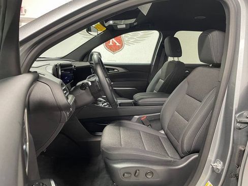 Used 2025 Chevrolet Traverse LT AWD/4WD image 11