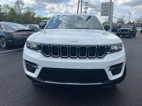 Used 2025 Jeep Grand Cherokee Laredo w/ Luxury Tech Group I AWD/4WD image 35