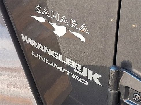 Used 2018 Jeep Wrangler Unlimited Sahara w/ Connectivity Group image 30