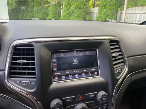 Used 2018 Jeep Grand Cherokee Limited AWD/4WD image 14