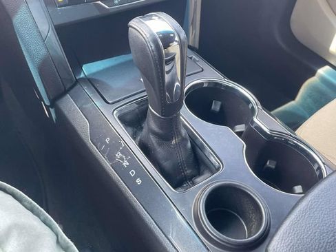 Used 2017 Ford Explorer XLT w/ Equipment Group 201A FWD image 19