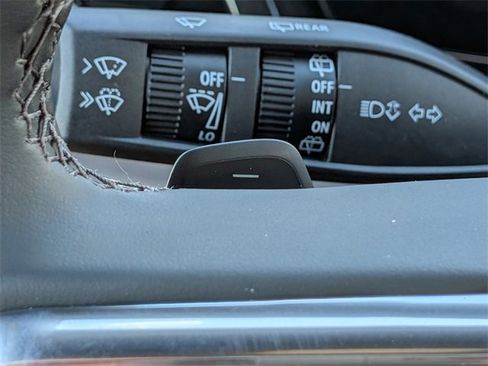 Used 2025 Chevrolet Suburban Premier image 29