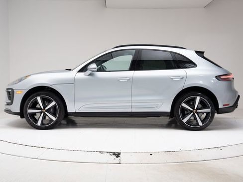 Certified 2026 Porsche Macan AWD/4WD image 8