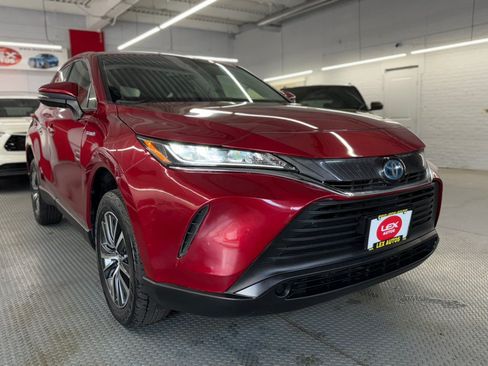 Used 2021 Toyota Venza LE w/ Carpet Mat Package (TMS) AWD/4WD image 4