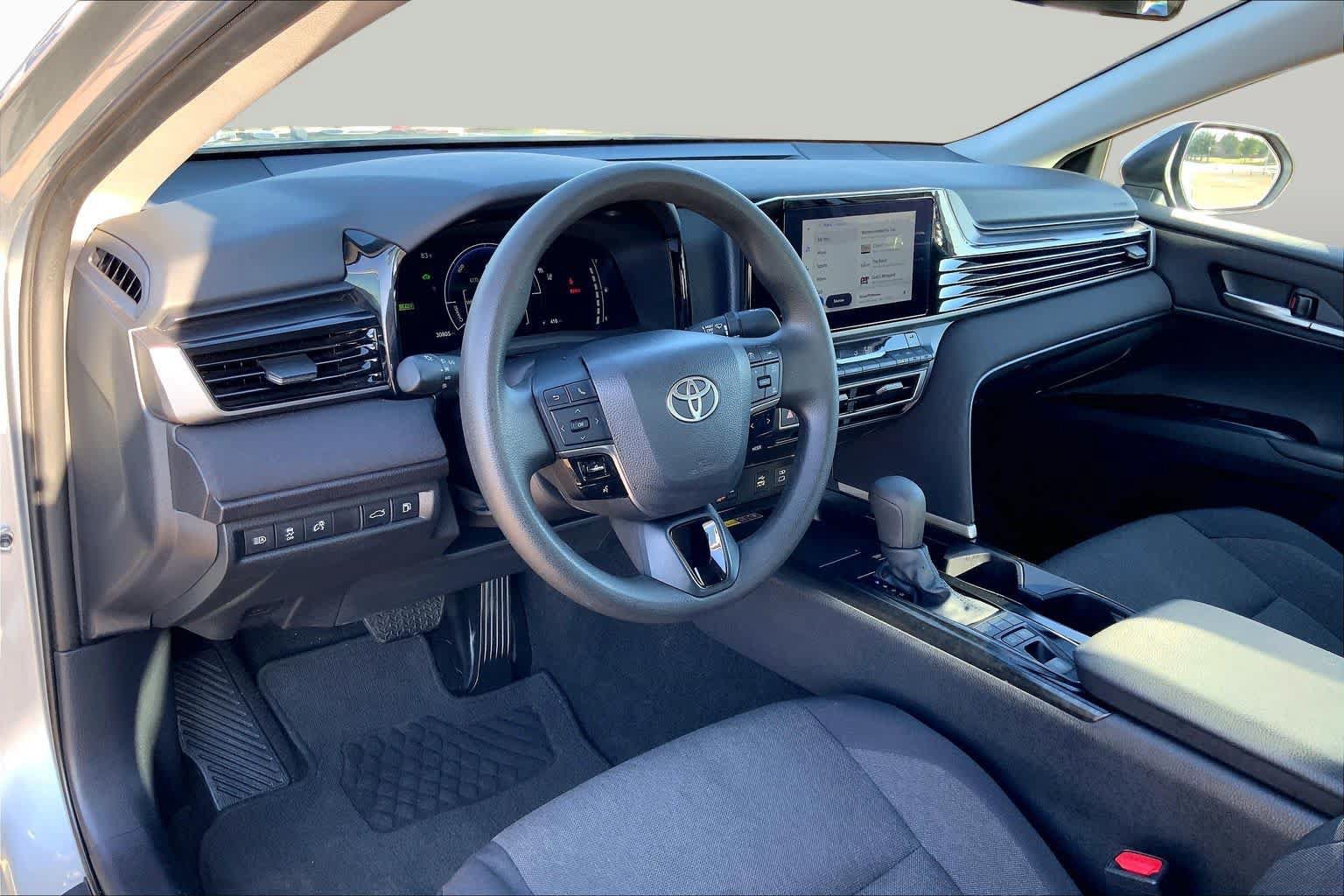Used 2025 Toyota Camry LE FWD image 18