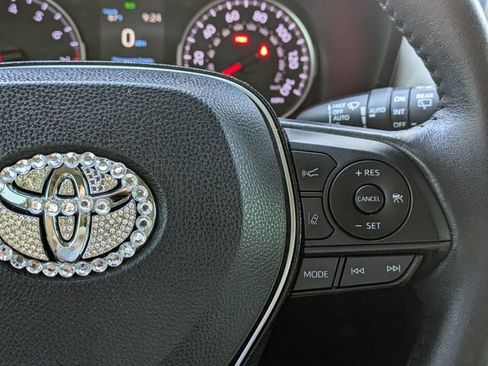 Used 2019 Toyota RAV4 XLE Premium image 21