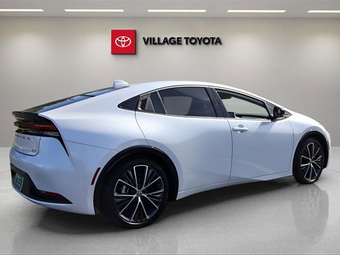 Certified 2025 Toyota Prius XLE image 5