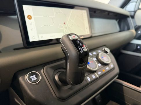 Used 2024 Land Rover Defender 110 X-Dynamic SE image 17