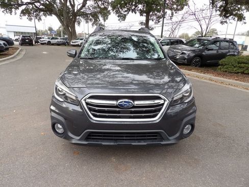 Used 2018 Subaru Outback 2.5i Limited image 2