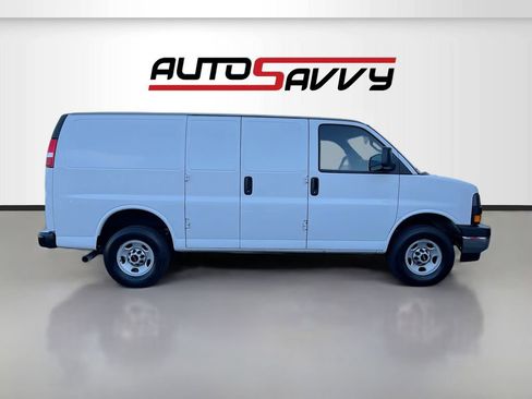 Used 2024 GMC Savana 2500 w/ Driver Convenience Package image 8