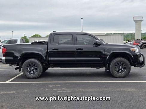 Used 2022 Toyota Tacoma SR5 w/ SR5 Appearance Package (SM) image 2