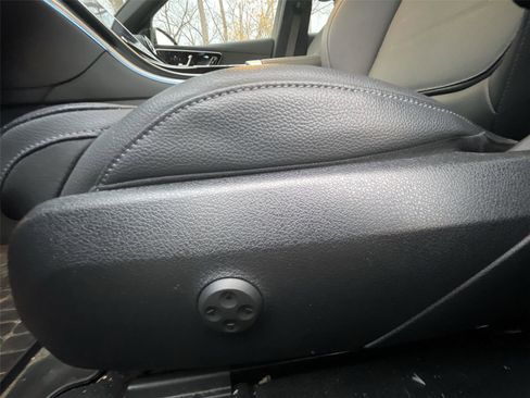 Used 2023 Mercedes-Benz C 300 4MATIC Sedan image 13