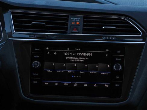 Used 2023 Volkswagen Tiguan SE image 13