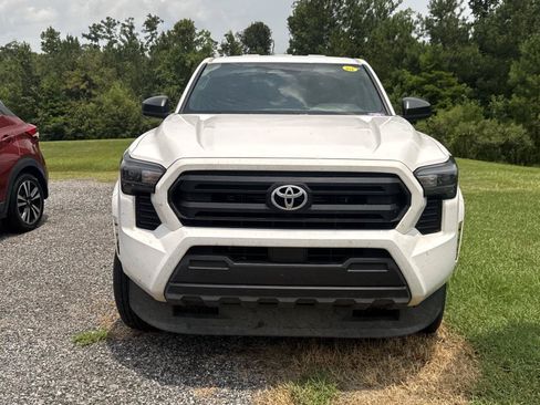 Used 2025 Toyota Tacoma SR AWD/4WD image 3