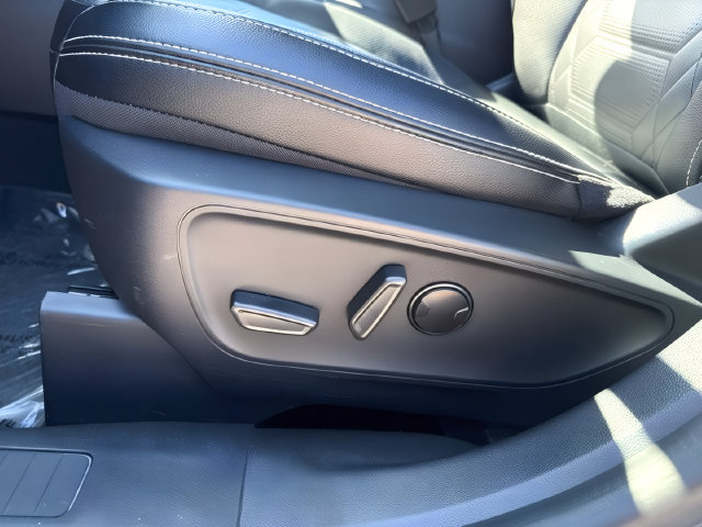 Used 2024 Ford Escape Platinum w/ Premium Technology Package AWD/4WD image 15
