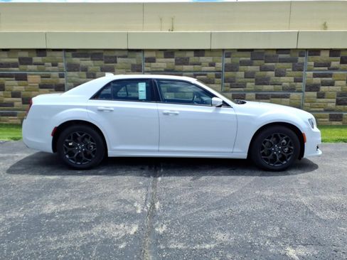 Used 2023 Chrysler 300 Touring L w/ Popular Equipment Group AWD/4WD image 11