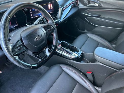 Used 2025 Chevrolet Trax RS w/ Driver Confidence Package image 6