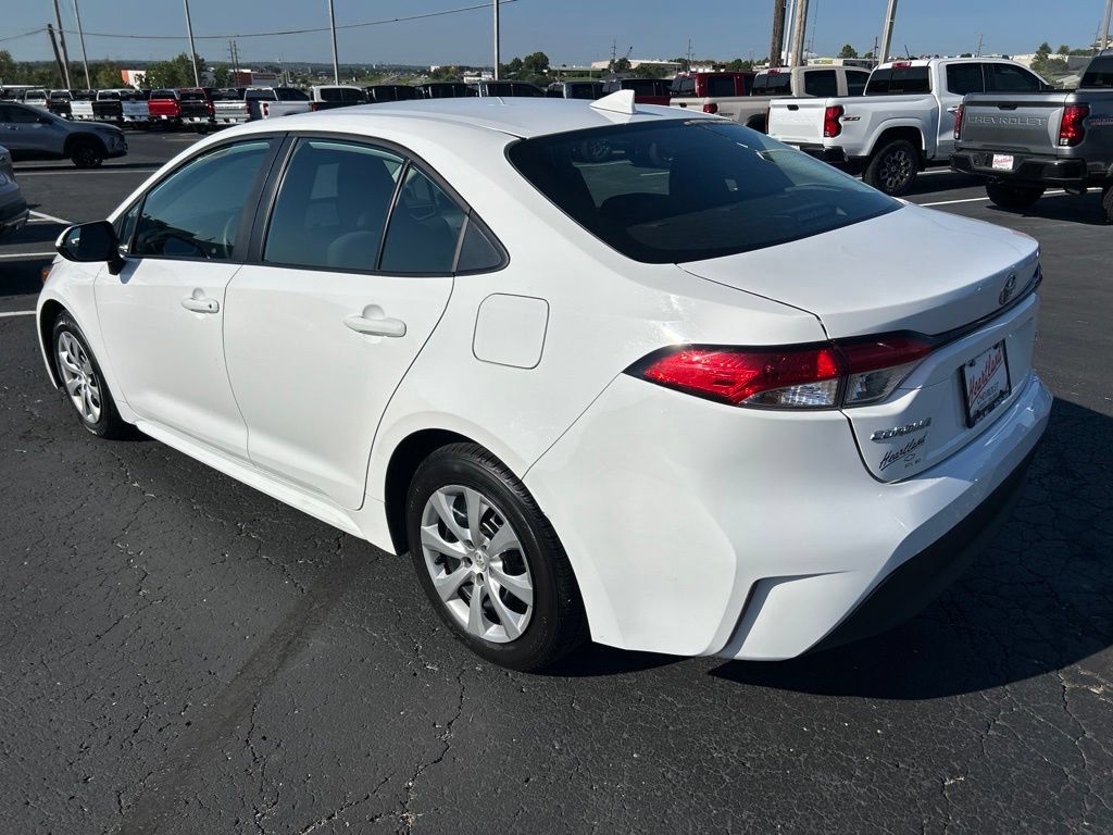 Used 2025 Toyota Corolla LE FWD image 7