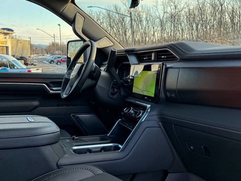 Used 2025 GMC Sierra 2500 Denali w/ Technology Package image 16