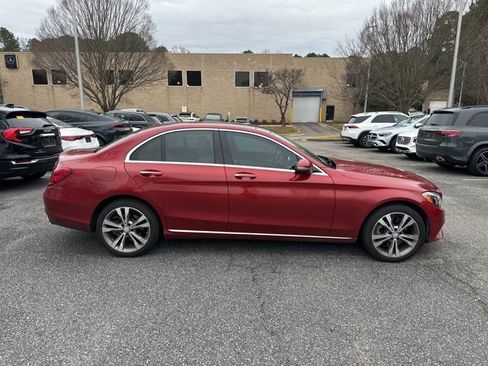 Used 2017 Mercedes-Benz C 300 4MATIC Sedan image 4