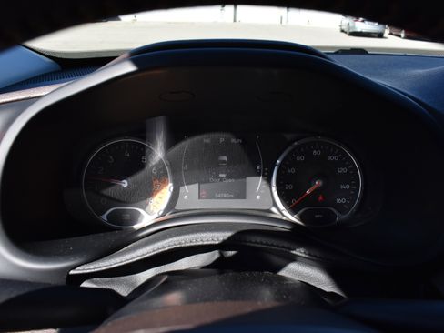 Used 2016 Jeep Renegade Latitude image 17