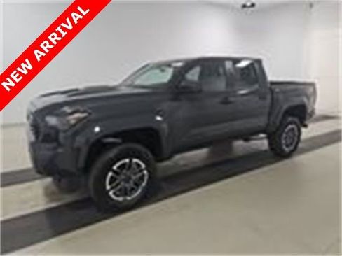 Certified 2025 Toyota Tacoma TRD Off-Road image 3