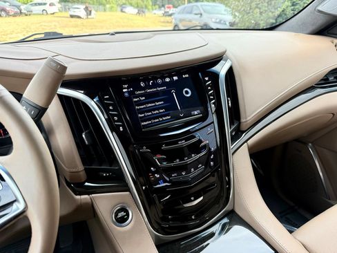 Used 2018 Cadillac Escalade ESV Platinum AWD/4WD image 45