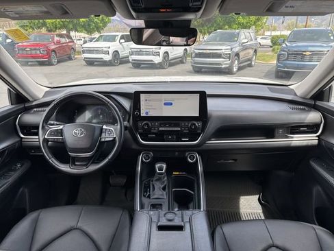 Used 2024 Toyota Grand Highlander AWD image 13