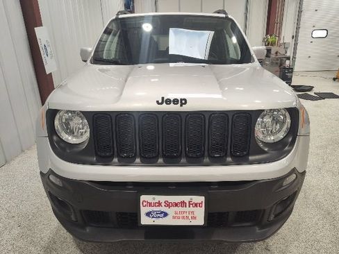 Used 2018 Jeep Renegade Altitude AWD/4WD image 3
