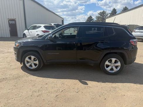 Used 2019 Jeep Compass Latitude w/ Popular Equipment Group AWD/4WD image 4