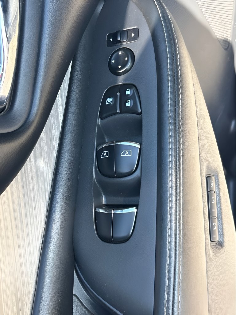Used 2017 Nissan Murano Platinum w/ Platinum Technology Package FWD image 11