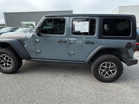 Used 2025 Jeep Wrangler Unlimited Rubicon AWD/4WD image 11