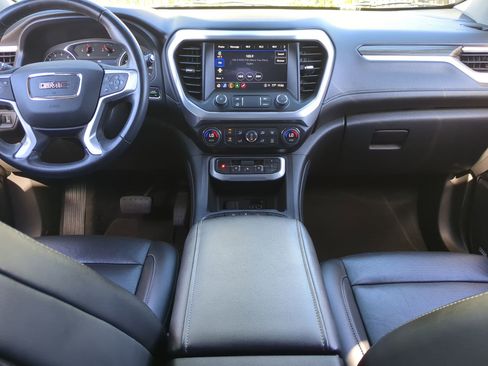 Used 2023 GMC Acadia SLT image 16