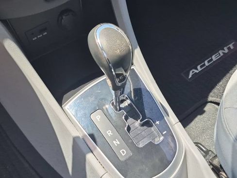 Used 2013 Hyundai Accent SE FWD image 14