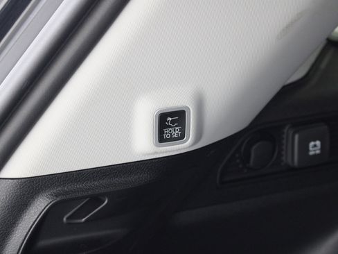 Used 2023 Jeep Grand Cherokee Limited w/ Black Appearance Package image 23